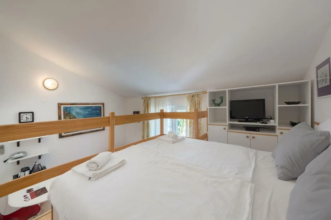 Apartments Rafaj Pula 0*,